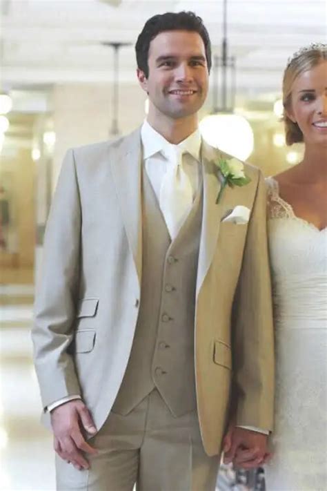 2017 Latest Coat Pant Design Beige Men Wedding Suits Prom Tuxedo Slim Fit 3 Piece Groom Style