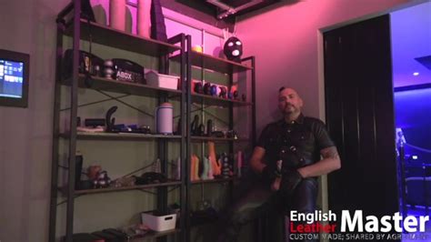 皮革大师为解锁的奴隶提供 JOI 预览 Pornhub Gay