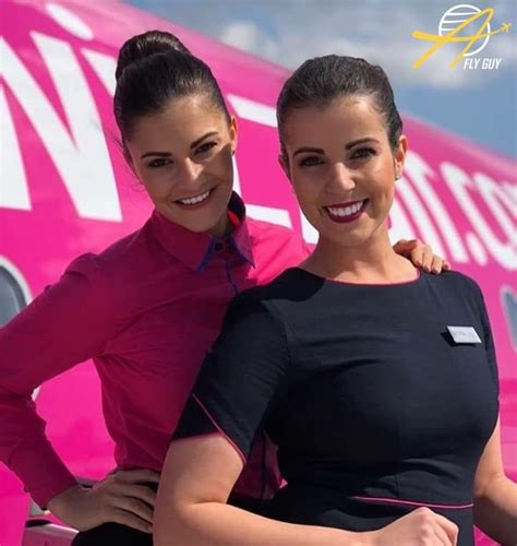 【ハンガリー】ウィズエアー 客室乗務員 Wizzair Cabin Crew【hungary】 客室乗務員 女優 ファッションスタイル