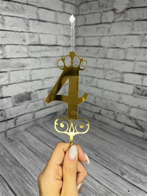 Топпер "Золотая свеча. Цифра "4".(Россия)