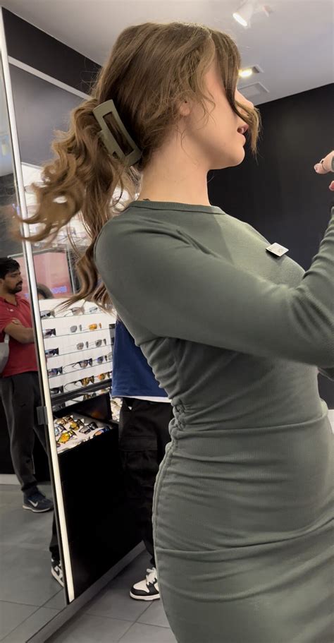 Gorgeous Curvy Brunette In TIGHT DRESS W VPL Ass Forum