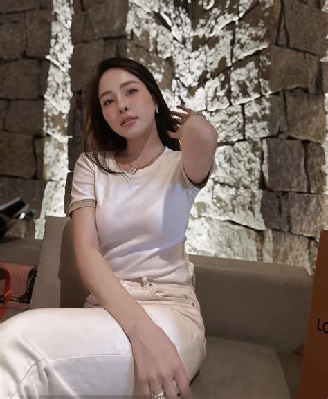 Hot girl Trâm Anh bị netizen tấn công bằng loạt bình luận phản cảm sau tấm ảnh với người đàn ông