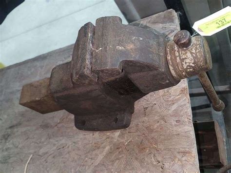 1 Large Bench Vise Baer Auctioneers Realty Llc