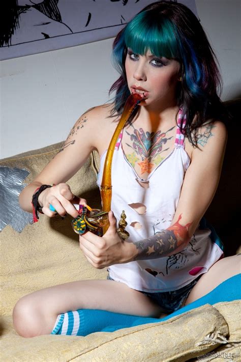 Insanely Hot Stoner Plays With Her Pussy Af XXX Dessert Picture