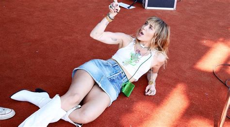Miley Cyrus Eoposing Sexy Black Panties In Short Denim Skirt Hot Celebs Home
