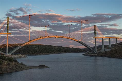 Avanzando Viaducto sobre el Río Tajo Madrid Extremadura Jeanny