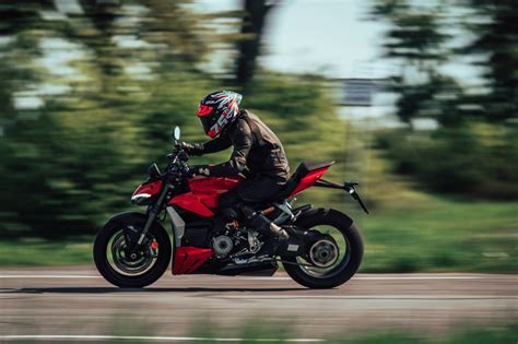 Ducati Streetfighter V Im Power Naked Bike Vergleich