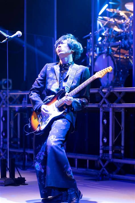 Shinji（g）（撮影：今元秀明） 祝17周年！シド結成記念日に届けた初配信ライブで誓う「また必ず会いましょう」 画像ギャラリー 7