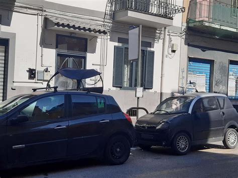 A Napoli Parcheggio Selvaggio Blocca I Mezzi Pubblici