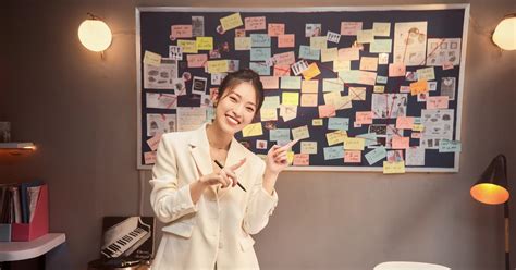 Cùng hot girl 7 thứ tiếng tạo ra năng suất làm việc cuối năm Báo Tri thức và Cuộc sống TIN