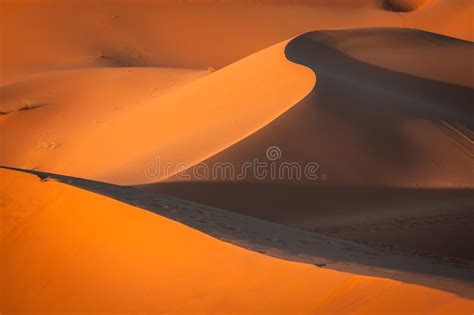 Dunas De Areia Em Sahara Desert Merzouga Marrocos Foto De Stock