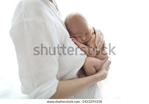 Mom Baby Newborn Naked Sleeping Moms Stock Photo 1423295258 Shutterstock