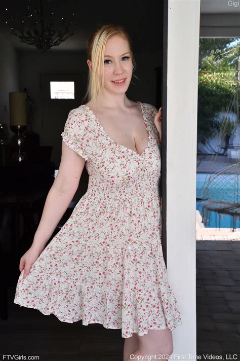 Curvy Blonde Babe Gigi Shows Off Her Saggy Big Tits And Toys Her Muff CoedCherry