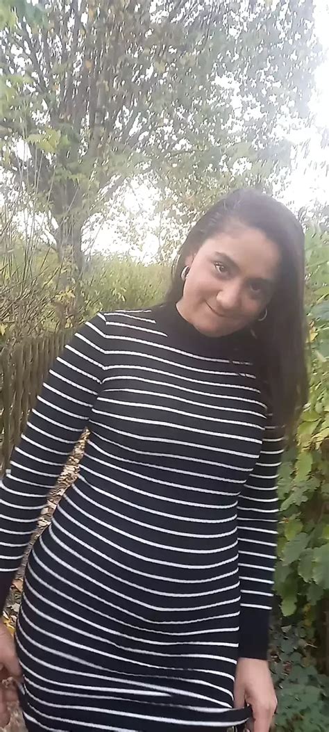 Een Brunette Bij De Camping Neukt Haar Poesje Hard XHamster