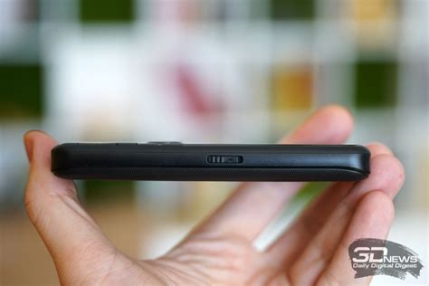 Philips Xenium E6500: классическая «звонилка» с VoLTE