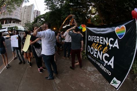 Oferecer cura gay é charlatanismo Debate expõe divergências entre igreja universidade e