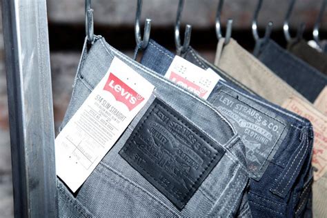 twin birds: Levi´s Curve Id