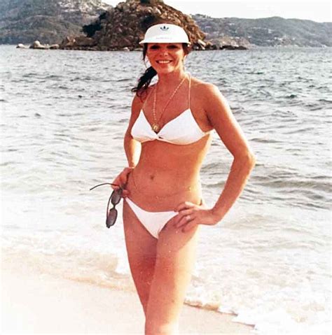 Latest Hot Joan Collins Bikini Pics