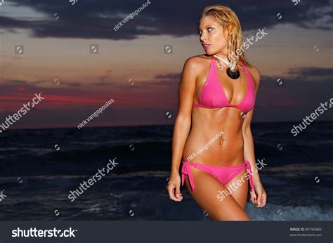 Sexy Beach Girl Micro Bikini Stock Fotografie Shutterstock