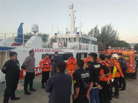 Prajurit Pos Tni Al Lampulo Bersama Tim Sar Gabungan Evakuasi Crew