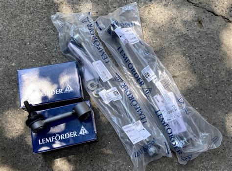 Стойки стабилизатора, сайлентблоки, сетка в решетке радиатора — Skoda ...