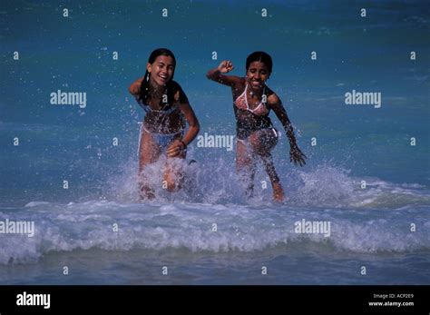 Chicas En Bikini En El Mar At Howard Cook Blog