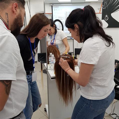 Галерея фотографий с обучения испанскому наращиванию волос