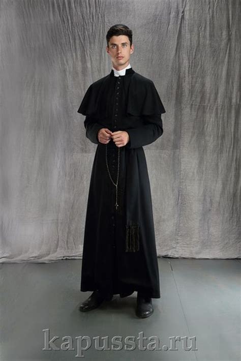 Костюм католического священника