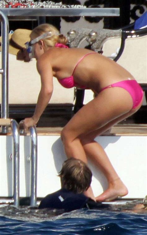 Bar Refaeli Looking Very Sexy In Red Bikini On Yacht Paparazzi Pictures Porn Pictures XXX