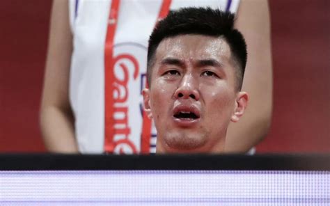 悲愤！郭艾伦炮轰fiba裁判：一次吹罚改变一辈子 再也打不了世界杯腾讯新闻