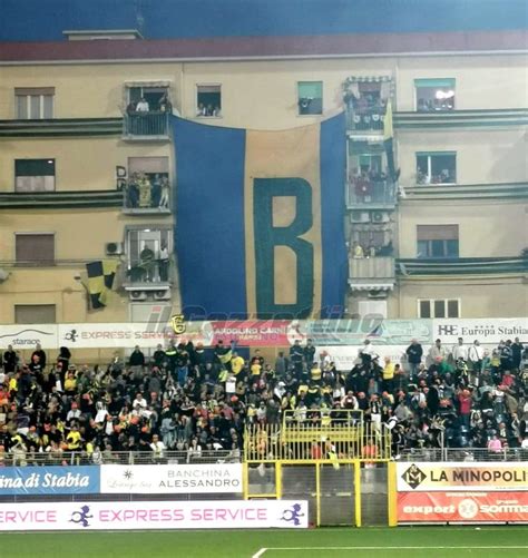 La Juve Stabia Chiude In Bellezza Al Menti Alza Il Trofeo E Saluta La