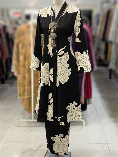 Kebaya Labuh Zubaidah Black White Apple Couture
