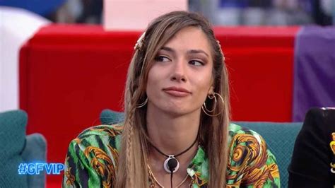 Soleil Sorge il gesto hot a Barù al GF Vip Gli ha palpato il lato B