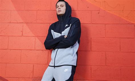 TECH FLEECE