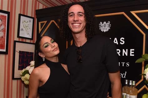 vanessa hudgens  shell  fiance cole tuckers