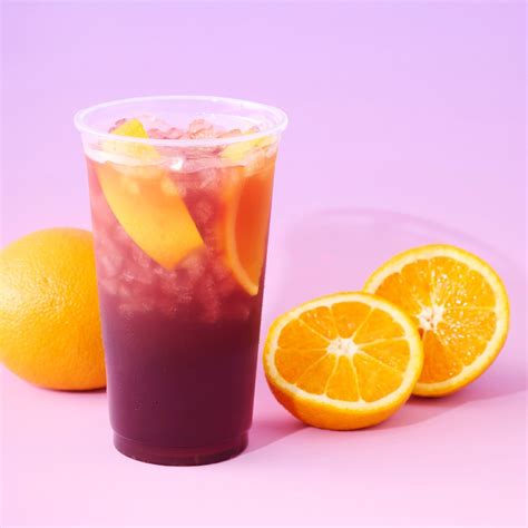 🍊モスの夏ドリンク🍊 ティーサングリア ぶどうとももの果汁が入ったノンアルコールのサングリアをアイスティーで割りました フルーティーな香りの