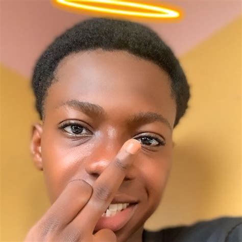 Khompton Ygakenneth On Threads