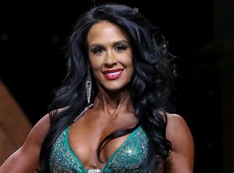 Miss Bikini Olympia Ashley Kaltwasser In Two Piece Workout Gear Is Getting Some Good Pumps In