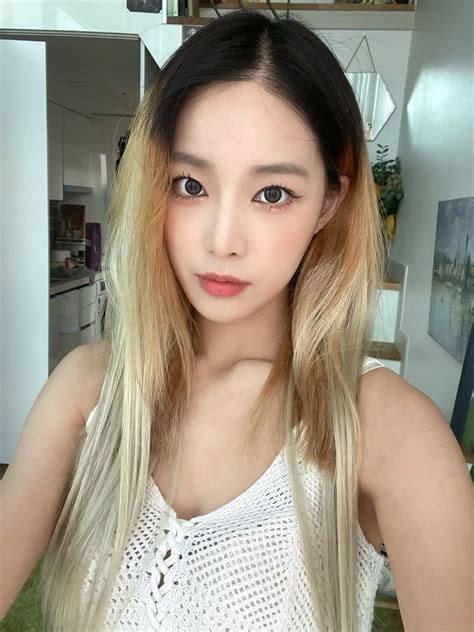Blonde Asian With Pretty Eyes Scrolller