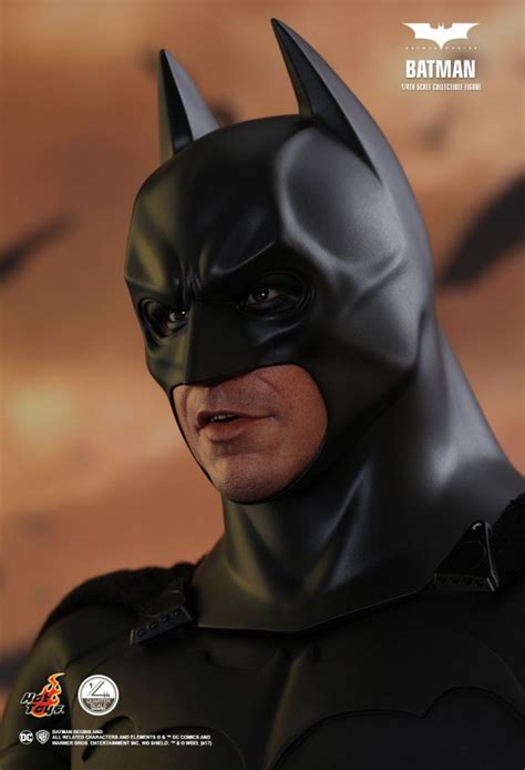 Batman Aus Dem Film Batman Begins Von Hot Toys Quarter Scale Reihe Christian Bale Qs