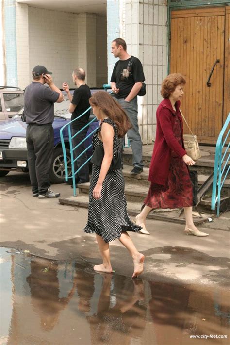 ID Charming Barefoot Brunette Part City Feet HD MP