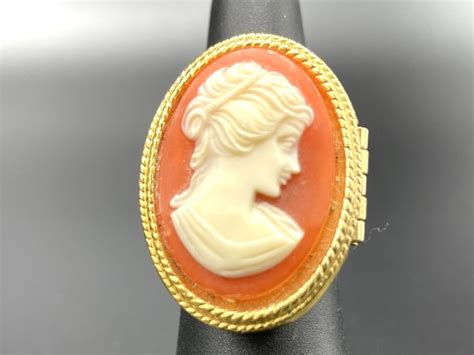 Poison Ring Vintage Jewelry Vintage Ring Avon Cameo Ring Big Locket