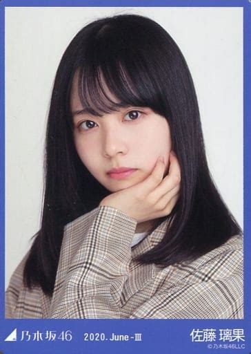 駿河屋 佐藤璃果バストアップ・ジャケットセットアップ「乃木坂46 2020june Iii」webshop限定 生写真カード（乃木坂46）