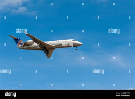 United Express Canadair Regional Jet Crj 700 Landing At Bluegrass Field
