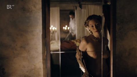 Naked Chlo Stefani In Henri