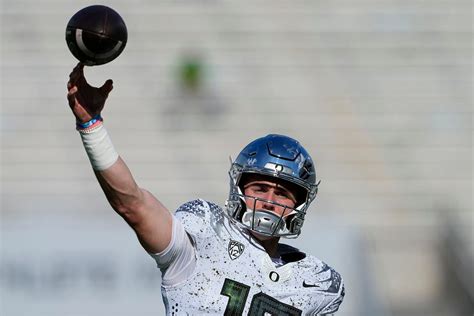 Oregon quarterback Bo Nix among Heisman Trophy finalists - oregonlive.com