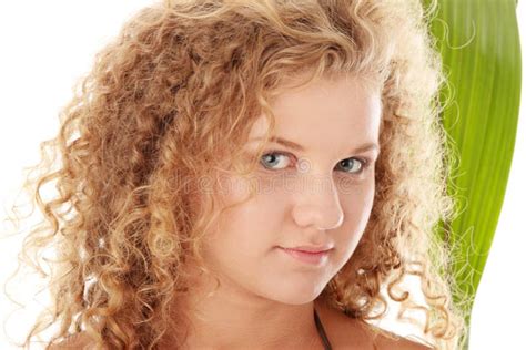 Fille De L Adolescence Dans Le Bikini Verticale Haute Proche Image Stock Image Du Femelle