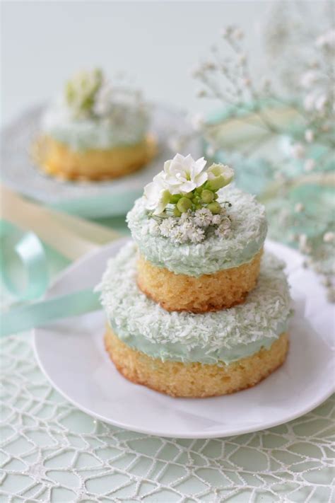 Mini Naked Cake De Coco Bolinho Assado Bolo De Cupcake Bolos E Doces