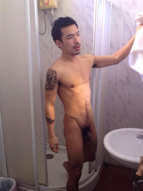 Naked Tattooed Hunk QueerClick