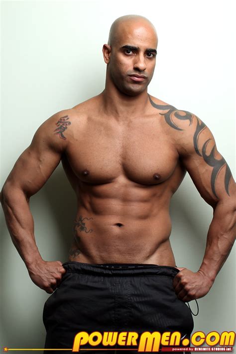 Lindo Sarado Tatuado E Bem Dotado Louco Por Negros Sexo Gay Bareback
